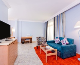 Полулюкс с видом на бассейн в Royal Lagoons Resort & Aqua Park Families and Couples ONLY