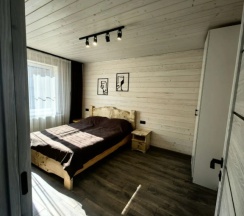 Шестиместный семейный коттедж с видом на реку в Лес и Горы