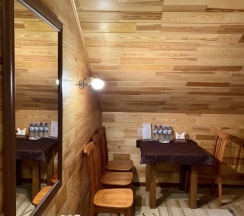 Двухместные апартаменты на 2 этаже двуспальная кровать в Гнездо. Хорошее место