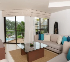 Двухместный люкс c 1 комнатой с балконом двуспальная кровать в Dewa Phuket Resort & Villas