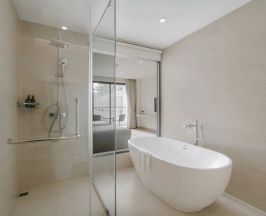 Двухместный номер Deluxe с видом на бассейн двуспальная кровать в Phuket Emerald Beach Resort