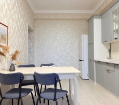 Уютная двухкомнатная квартира у моря и центра в Как Дома 05