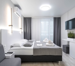 Двухместная студия Deluxe с балконом двуспальная кровать в Апартаменты Новая в Престижном ЖК Минск-Мир