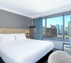 Номер Standard в Sandman Hotel Vancouver Downtown
