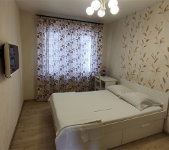 Апартаменты с кухней-столовой и джакузи в Уютный Дом