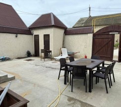 Коттедж с балконом и с красивым видом из окна в Domik_05