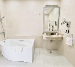 Полулюкс в 7 Avenue Hotel&SPA