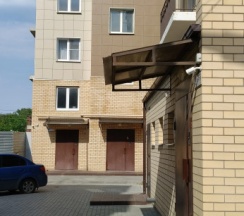 Двухместные апартаменты с 2 комнатами с балконом и с красивым видом из окна (двуспальная кровать) в Квартира Астрахань на ладони