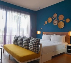 Двухместный номер Deluxe с видом на бассейн двуспальная кровать в Signature Phuket Resort