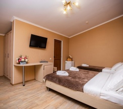 Комфорт 4-местный с двуспальной и односпальной кроватями с террасой в Джульетта