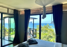 Номер Grand с балконом и с видом на море в HIP Seaview Resort at Phi Phi