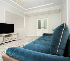 Двухместные апартаменты Comfort с 3 комнатами с балконом двуспальная кровать в Квартирное бюро