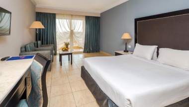Трёхместный номер в Hawaii Caesar palace Hotel & Aqua Park