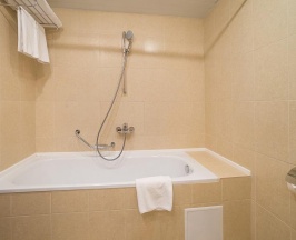 Номер стандарт с 2 односпальными кроватями с видом на город в Radisson Slavyanskaya Hotel Moscow