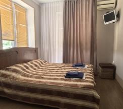 Комната комфорт с 1 двуспальной кроватью и террасой (вид на море) в У моря