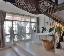Одноместные апартаменты с 2 комнатами двуспальная кровать в YOLO Bangkok Boutique Hotel