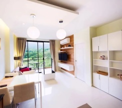 Апартаменты с балконом в The Lago Apartments by Tropiclook