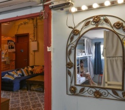 Кровать в общем номере (женский номер) в Caravan Hostel Tel Aviv By Roger Age 18-45