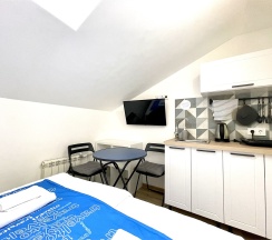 Апартаменты-студио на мансарде (Метро Площадь Восстания/Александра Невского, 10 минут пешком) в Rauktis apartments