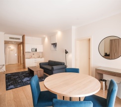 Люкс "Гранд" (Апартамент с 1 спальней) в Кортъярд Марриотт Сочи Красная Поляна