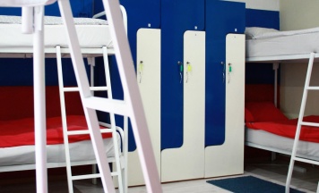 Кровать в 8-местном общем номере в Sky Hostel