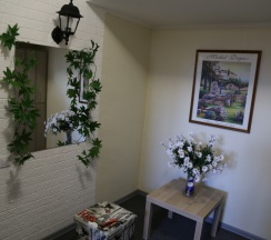 Спальное место на двухъярусной кровати в общем номере для женщин в Okayhostel