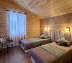 Лодж с двумя спальнями и террасой в Соты&Варенье