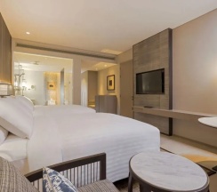 Четырёхместный номер с балконом и с видом на сад в Phuket Marriott Resort And Spa, Nai Yang Beach