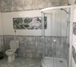 Коттедж с бассейном в Казачка