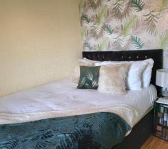 Апартаменты с 3 комнатами в 3 Bedroom Aprtmt at Sensational Stay Serviced Accommodation Aberdeen- Froghall Avenue