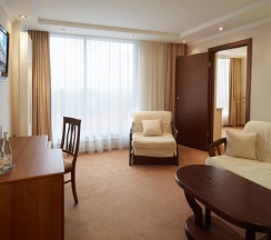 Номер люкс с 1 двуспальной кроватью в Azimut Отель Ставрополь