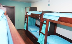 Кровать в общем 8-местном номере для мужчин в City hostel