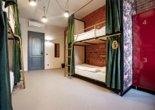 Кровать в 12-местном номере с общей ванной комнатой (только для взрослых) в Guten Duck Moscow