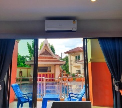 Двухместный номер Standard с видом на бассейн двуспальная кровать в My Friend's House