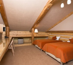 Улучшенный двухместный номер (без окна) в Маросейка 2/15