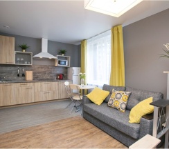 Просторная студия Honey с двумя окнами в New Horizon Ovechkin Apartments