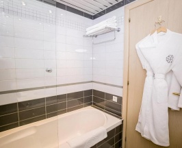 Двухместный номер Standard с видом на горы двуспальная кровать в Hotel Marinela Sofia
