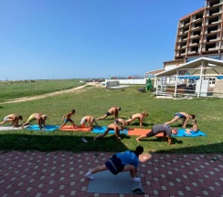 Двухкомнатный номер на трех-четырех гостей с видом во двор (корпус К) в Оптимист