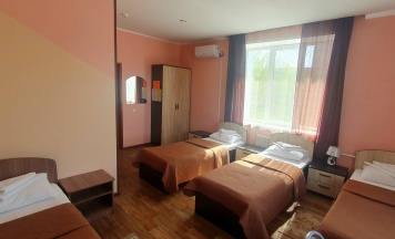 Стандартный четырехместный номер в Hotel юг