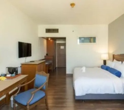 Двухместный номер Sky view Premier двуспальная кровать в Century Park Hotel