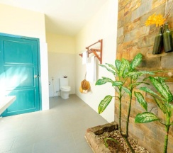 Бунгало рядом с пляжем в Blue Sea Resort