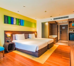 Двухместный номер Premium с балконом двуспальная кровать в Отель Holiday Inn Resort Phuket Karon Beach by IHG
