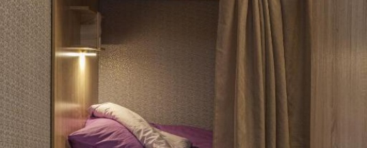 Кровать в общем мужском 8-местном номере (удобства на этаже) в Сова