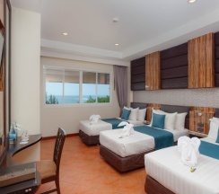 Семейный номер Deluxe с балконом и с видом на море в Отель Royal Beach Boutique Resort & Spa