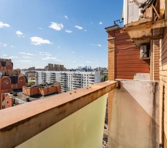 Двухместные апартаменты с 2 комнатами с видом на город (двуспальная кровать) в Апартаменты на Тихвинской Улице 10