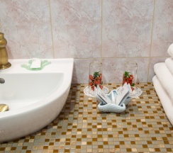 Апартаменты с ванной и балконом в My Favourite Garden Hotel