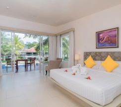 Номер Deluxe с видом на бассейн в The Briza Beach Resort Khaolak