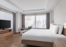 Двухместный номер Corner Larger двуспальная кровать в Courtyard by Marriott Bangkok