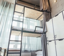 Место в девятиместном номере для мужчин в Rock hostel