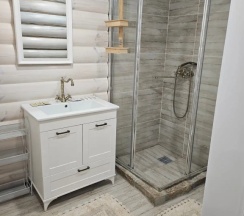 Четырёхместный номер Superior с балконом в Сказка